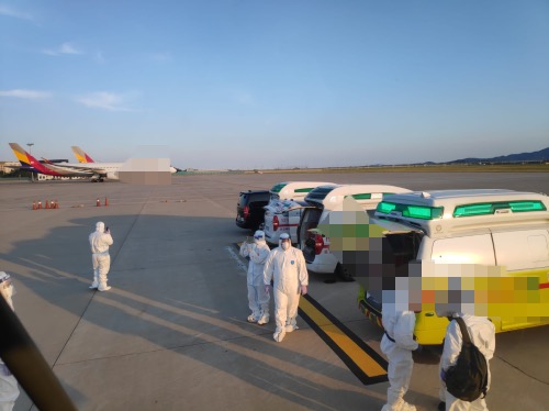 미얀마 코로나환자 3명 동시 에어앰뷸런스 이송