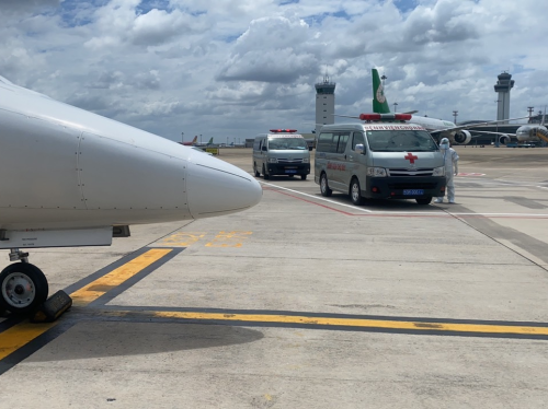 베트남에서 코로나19 확진자 2명 동시 해외환자이송