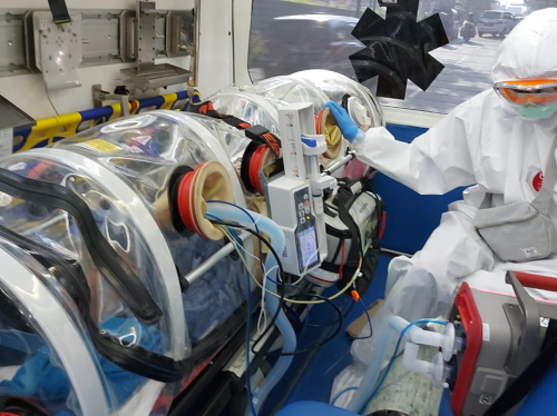 인도네시아 자카르타에서 50대 코로나환자 긴급후송