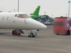 인도네시아에서 코로나19확진자 2명 에어앰뷸런스 후송