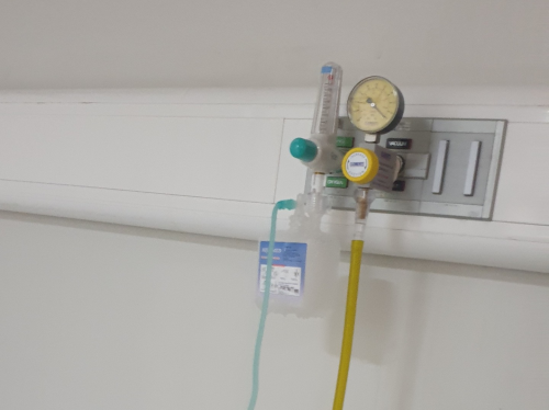 인도네시아에서 50대 여성 코로나19 환자이송