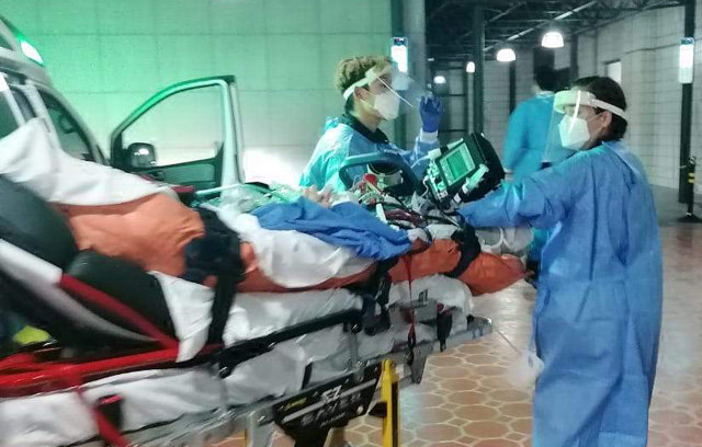 [동아일보] 코로나 후유증 50대 폐섬유화로 중환자실